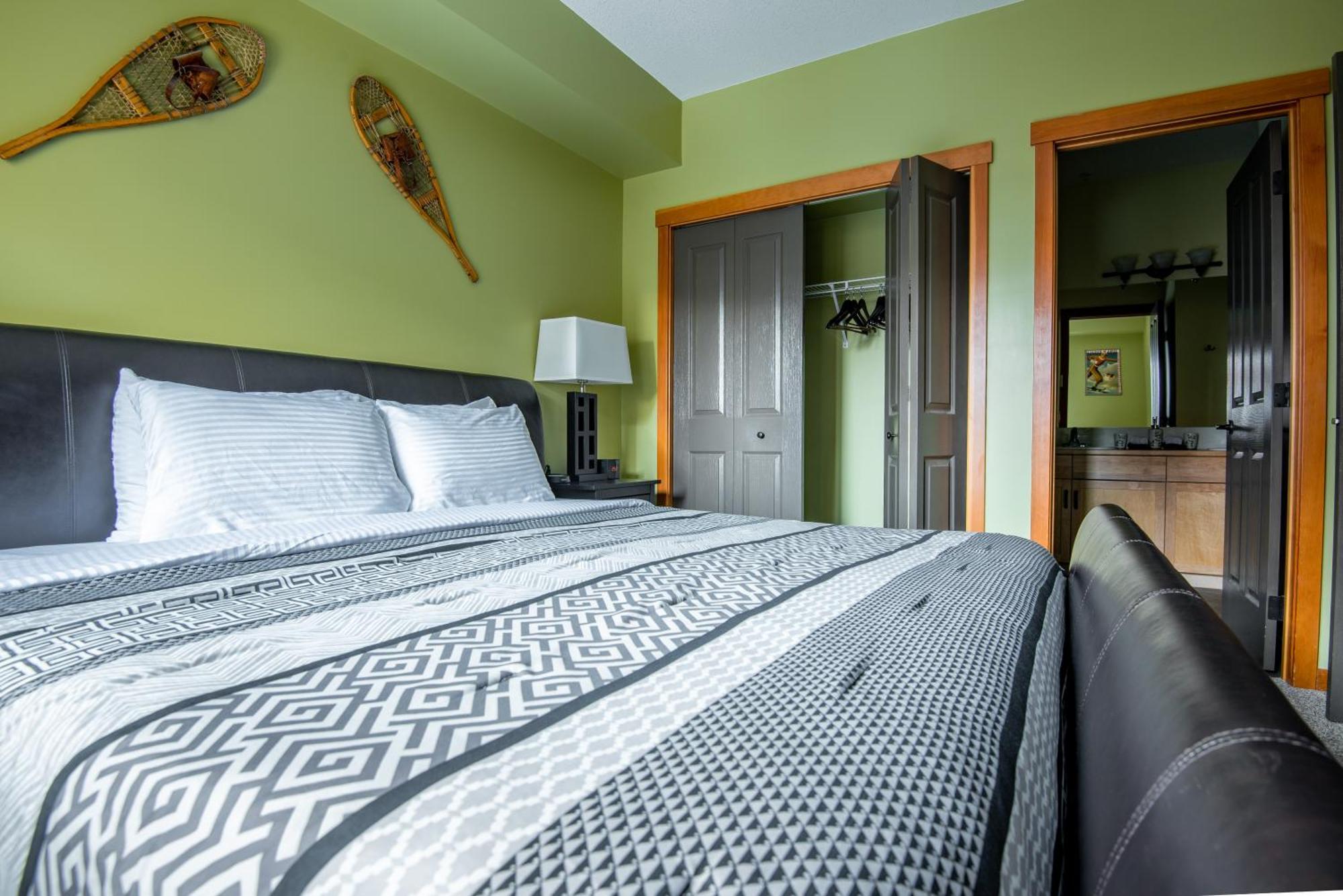 Renovated Condo, 2Br, 2Ba, Heated Pool, 3 Hot Tubs, Pets Welcome! Canmore Exterior foto