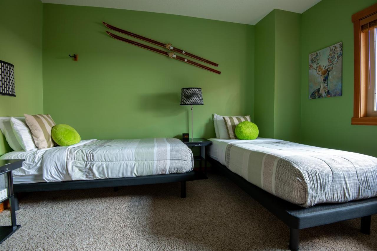 Renovated Condo, 2Br, 2Ba, Heated Pool, 3 Hot Tubs, Pets Welcome! Canmore Exterior foto